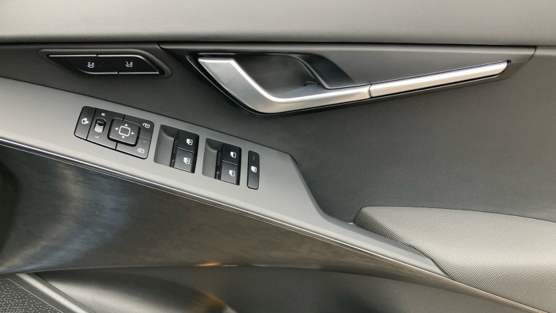 Kia Niro 150kW 4 65kWh 5dr Auto Electric Estate